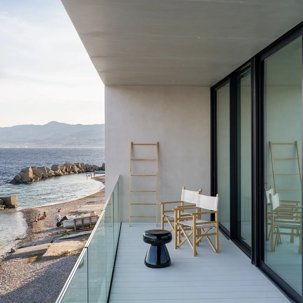 Esterni design vista mare Torre Faro