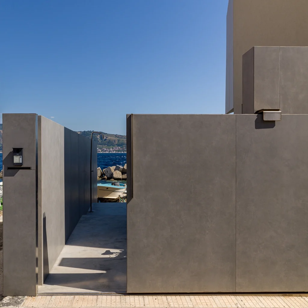 Esterni design vista mare Torre Faro