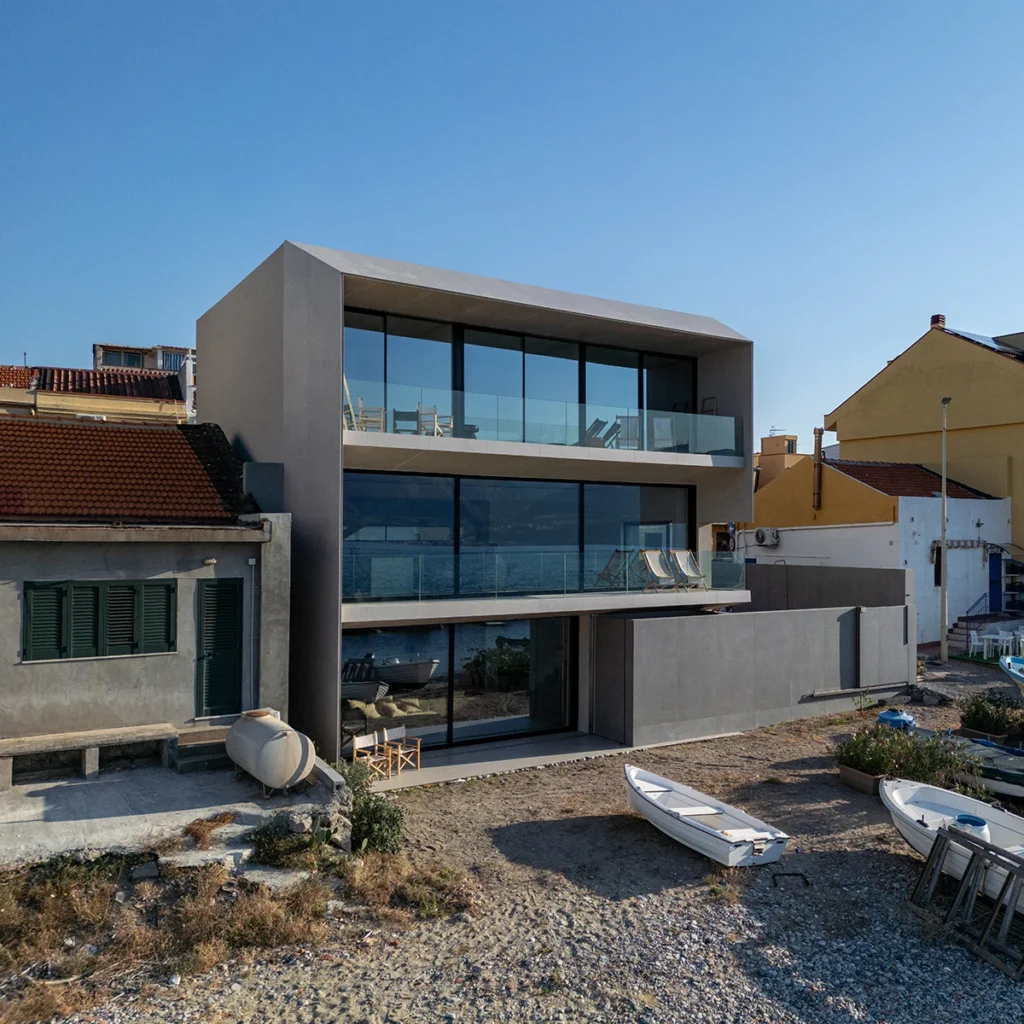Esterni design vista mare Torre Faro