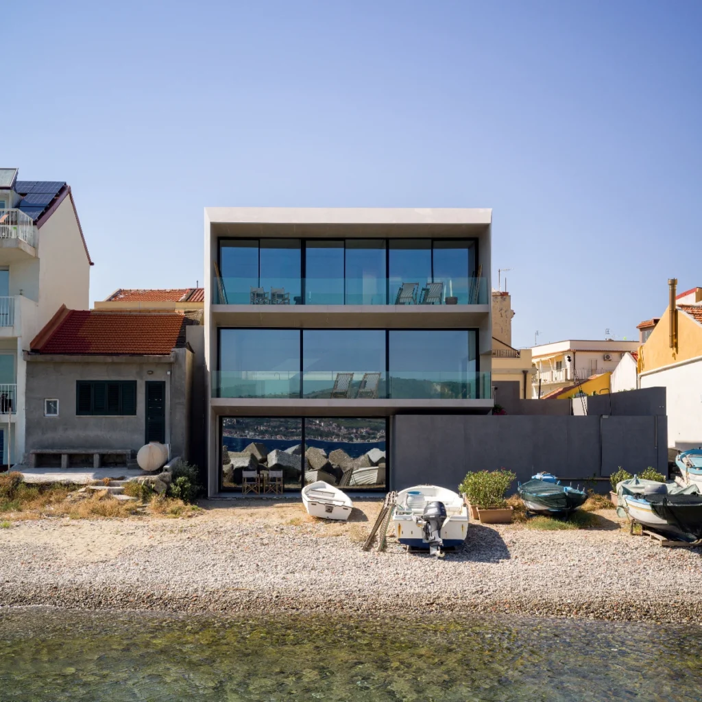 Esterni design vista mare Torre Faro